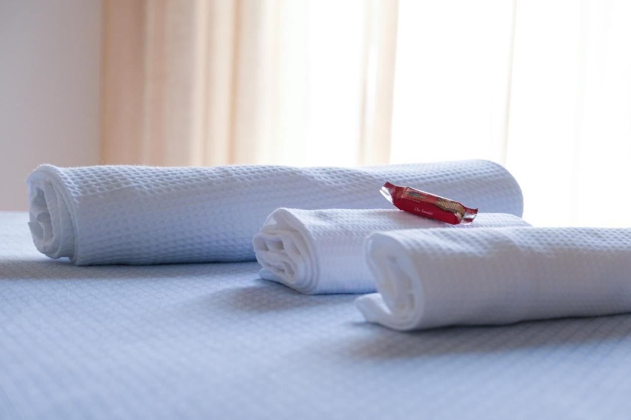 Hotel Vienna Cervia Bagian luar foto