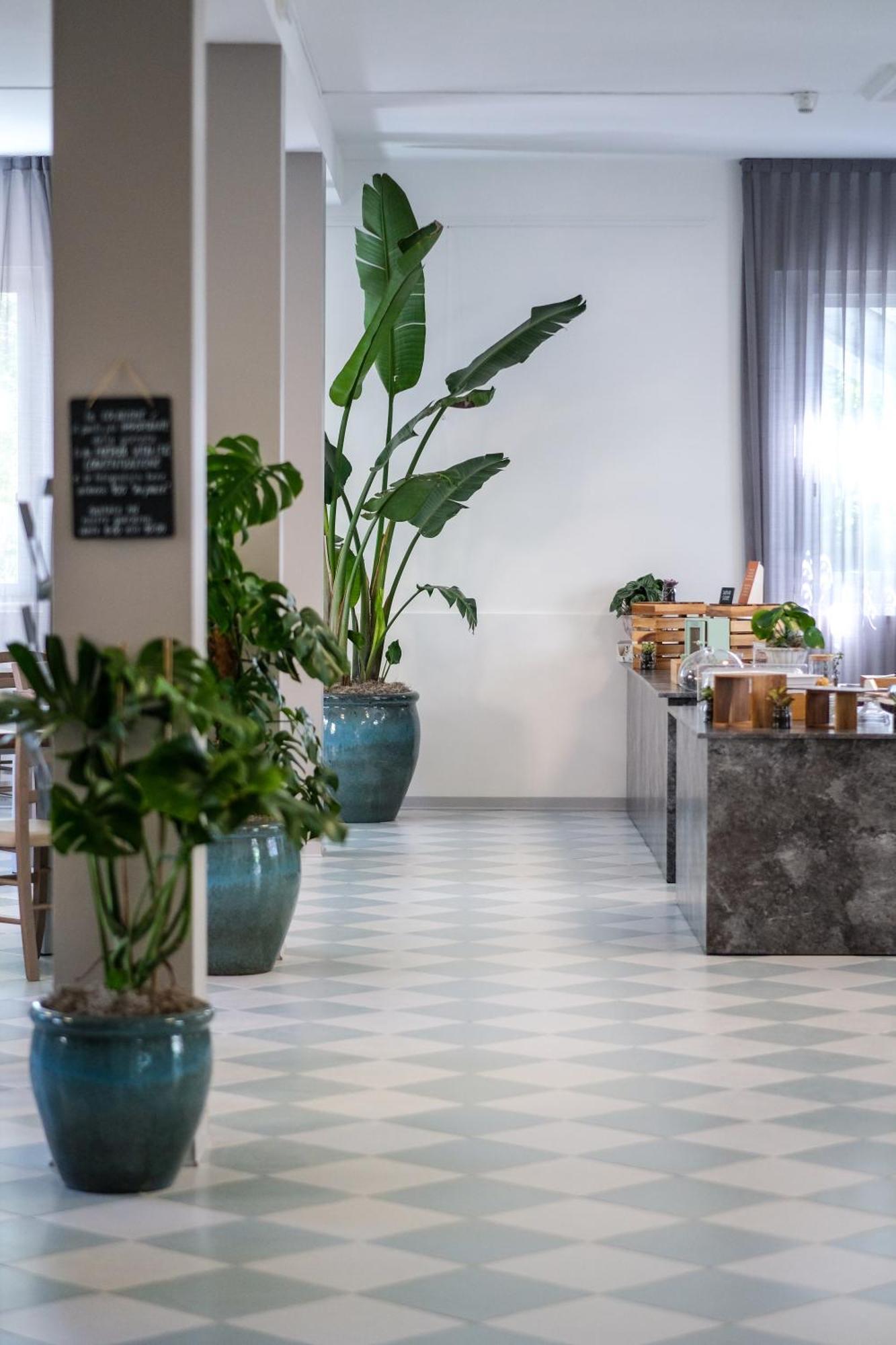 Hotel Vienna Cervia Bagian luar foto